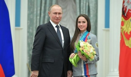 Президент Владимир Путин Алинә Заһитованы котлады