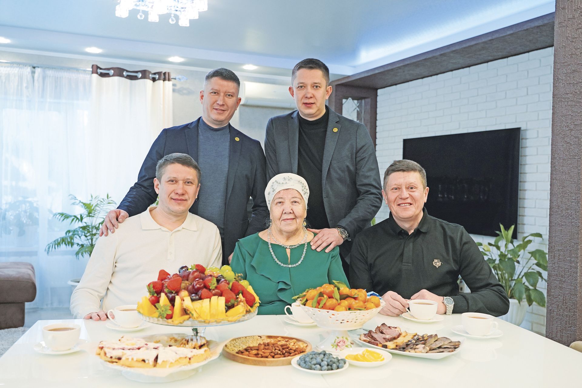 Бер ананың биш улы