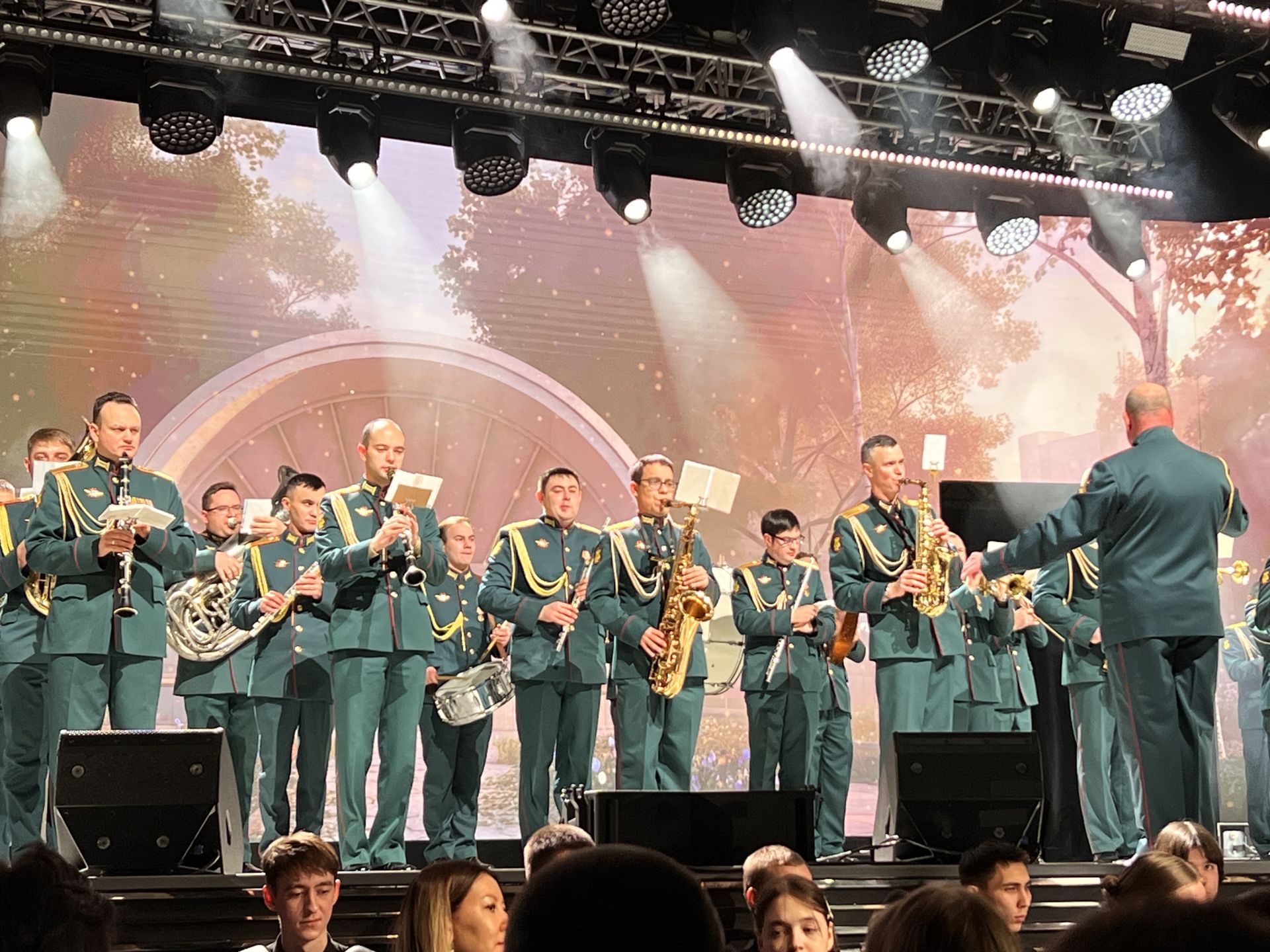 Үз эшләребез белән Ватанны данлыйбыз