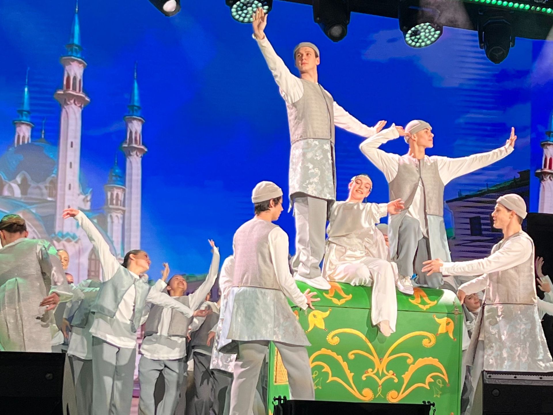 Үз эшләребез белән Ватанны данлыйбыз