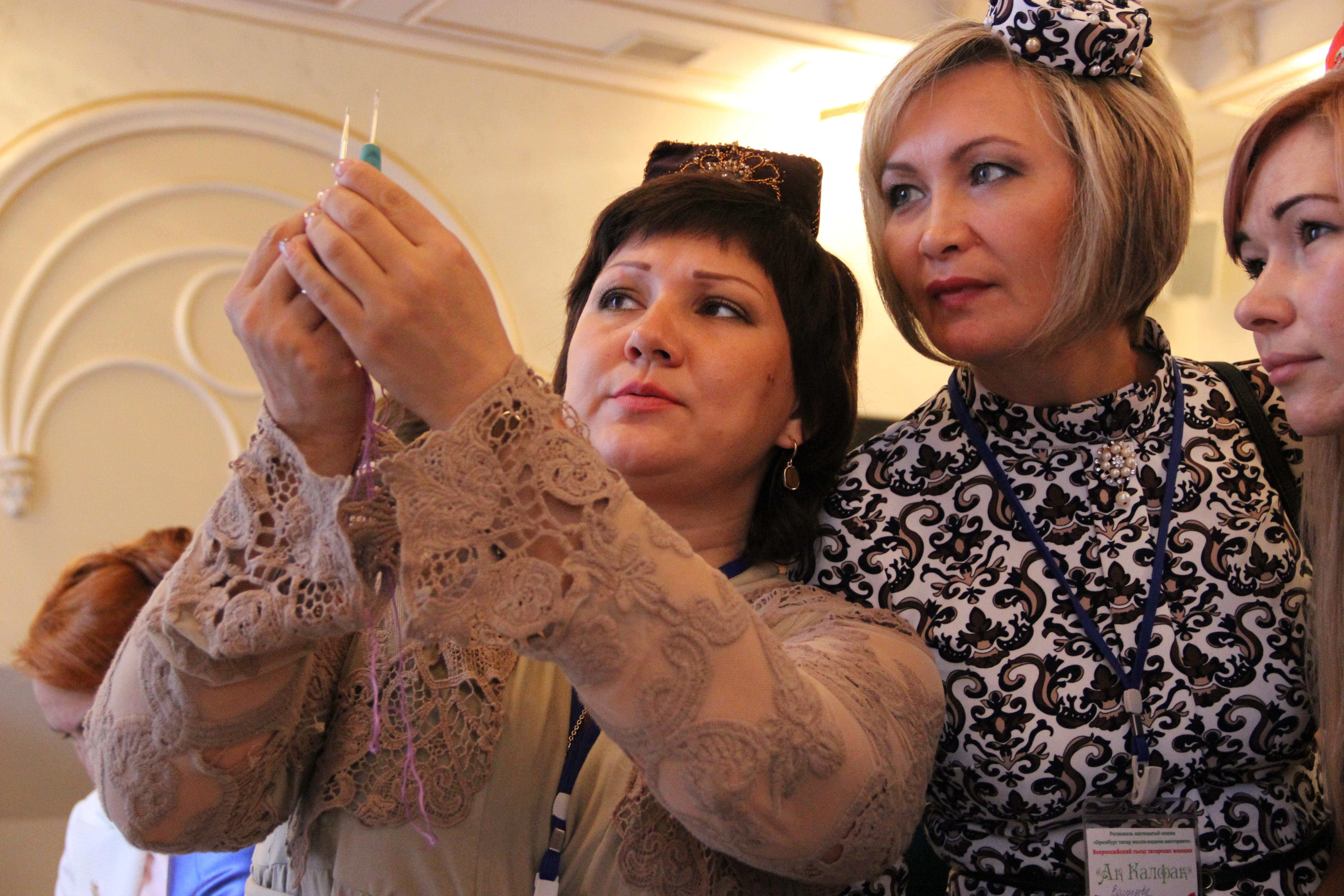 &quot;Ак калфак&quot; татар хатын-кызлары иҗтимагый оешмасының Оренбург шәһәрендәге күчмә утырышы. Беренче көн.