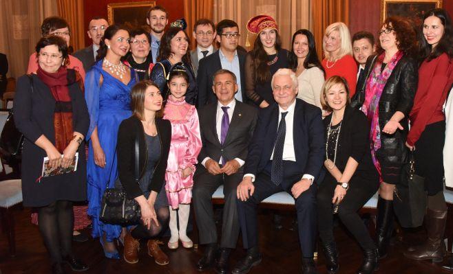 Рөстәм Миңнеханов Парижда Франциянең татар җәмәгатьчелеге белән очрашты