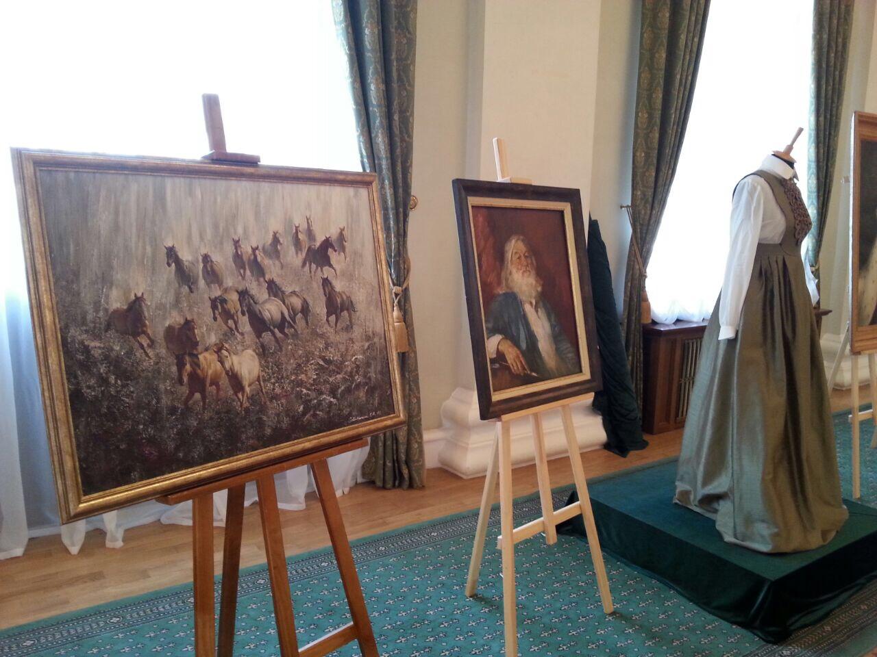 Уникальную выставку татарских художников посетил сегодня Президент Татарстана