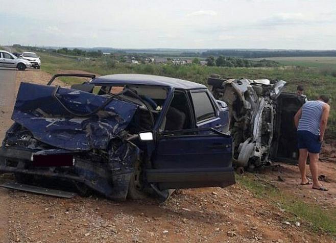Башкортстанда туена барган кәләш автомобиль һәлакәтендә үлә