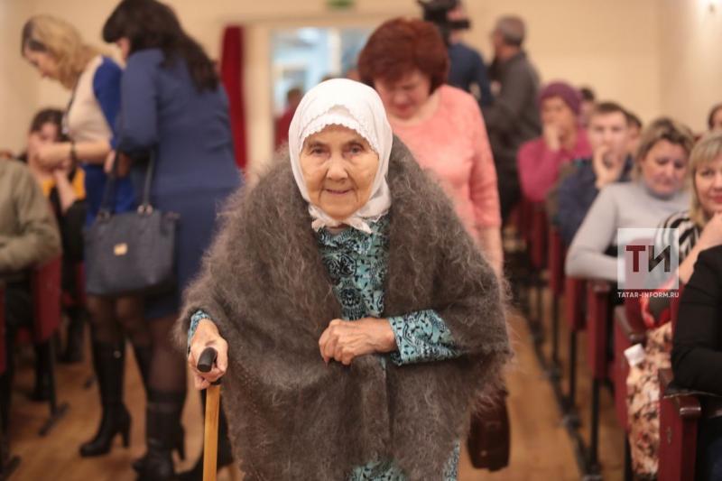 Все пенсионеры Татарстана смогут приобрести льготный проездной по прежней цене