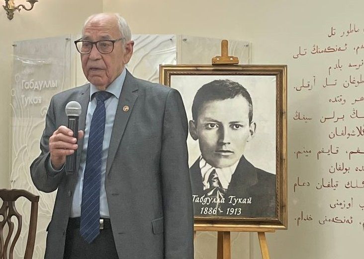 «Шагыйрь даирәсе» – Тукай турында өченче китап