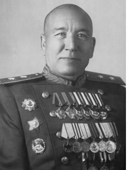 Мәскәүдә,  атаклы генерал Чанышев янында...