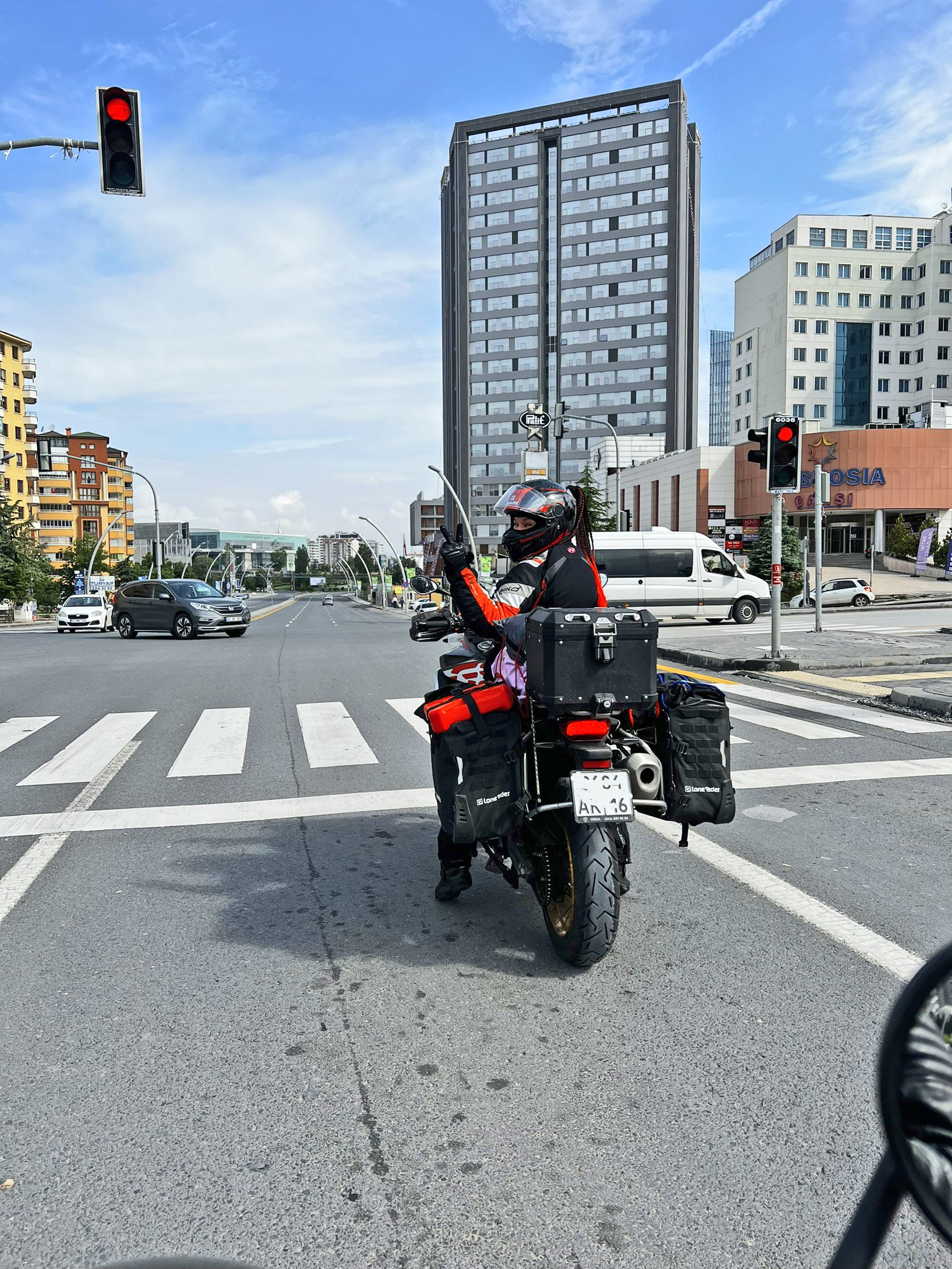 Дөнья матур! Дөнья киң!