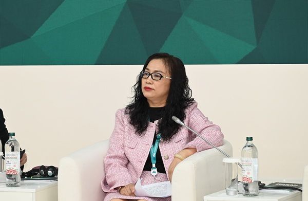 Икътисади үсеш факторлары буларак гаилә һәм җәмгыятьнең роле турында «Хатын-кыз карашы» трегында фикер алыштылар