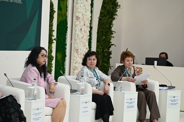 Икътисади үсеш факторлары буларак гаилә һәм җәмгыятьнең роле турында «Хатын-кыз карашы» трегында фикер алыштылар