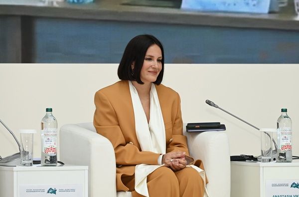 Икътисади үсеш факторлары буларак гаилә һәм җәмгыятьнең роле турында «Хатын-кыз карашы» трегында фикер алыштылар