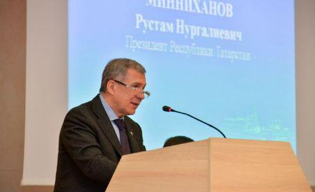 Р.Миңнеханов: “Иҗтимагый палата гражданлык җәмгыяте институтының хакимият белән конструктив хезмәттәшлегенә этәргеч бирә”