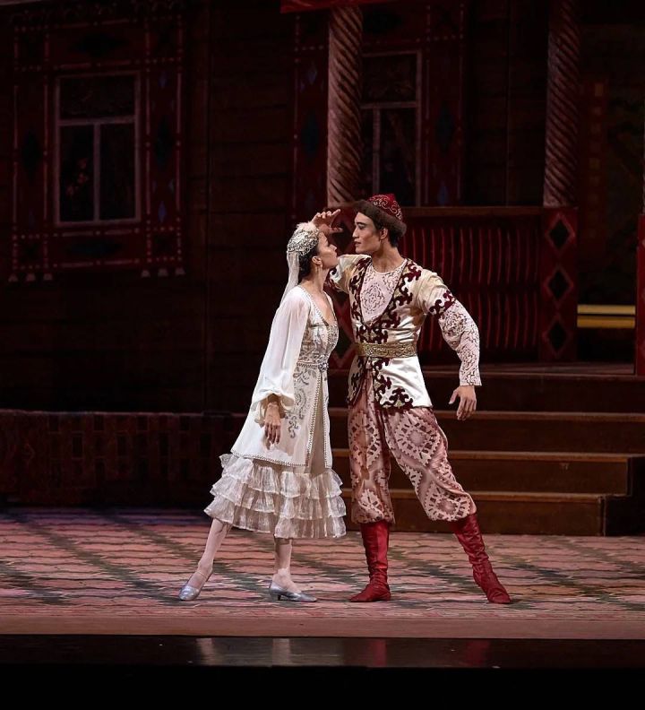 Сәхнәдә – Сөембикә!