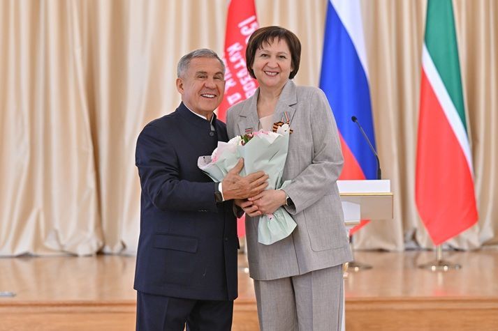 Баш мөхәрриребезне котлыйбыз!